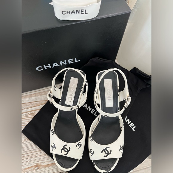 Chanel 22S White Black Lambskin CC Logo Platform Strap Block Heel Sandal 37 - Picture 2 of 11